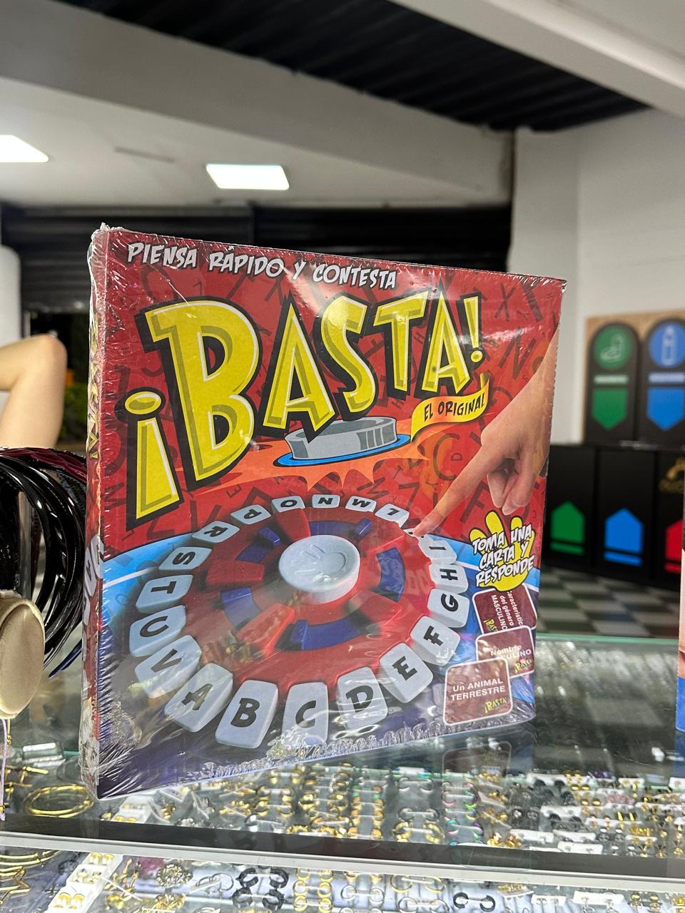 Juego Basta Normal Grande – Piensa rápido y gana